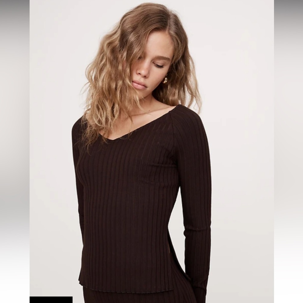 Banana Republic 90’s Inspired Y2K Dark Brown Ribbed Knit Top Sz M NWT w/slits